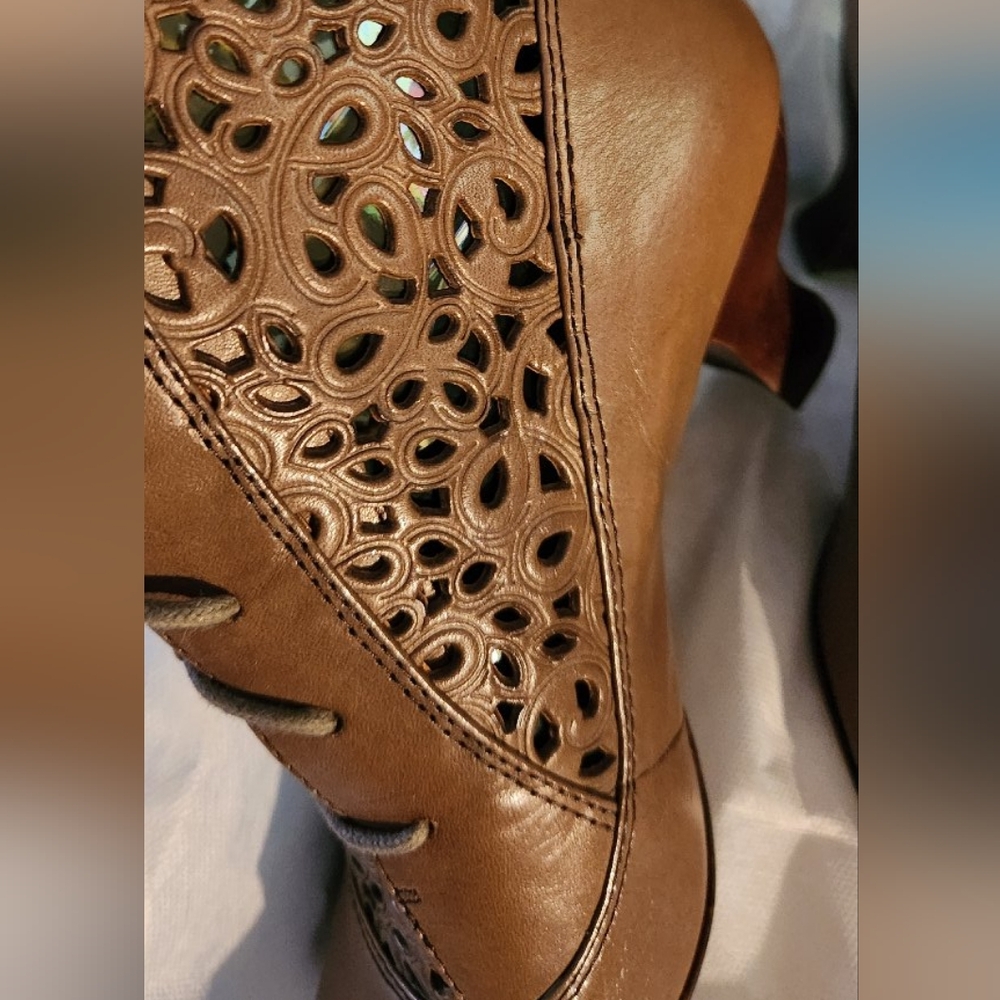 New Naya Cutout Design Ankle Booties - Picture 6 of 12
